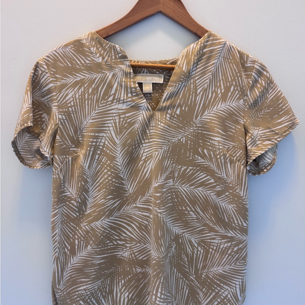 Michael Kors Tan and White Palm-Print V-Neck Short Sleeve Top